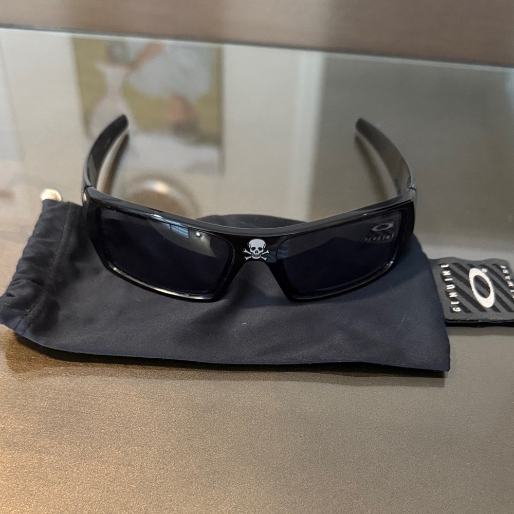 RARE Oakley “Wild Thing” Dark Sunglasses with Skull Accent. UNISEX